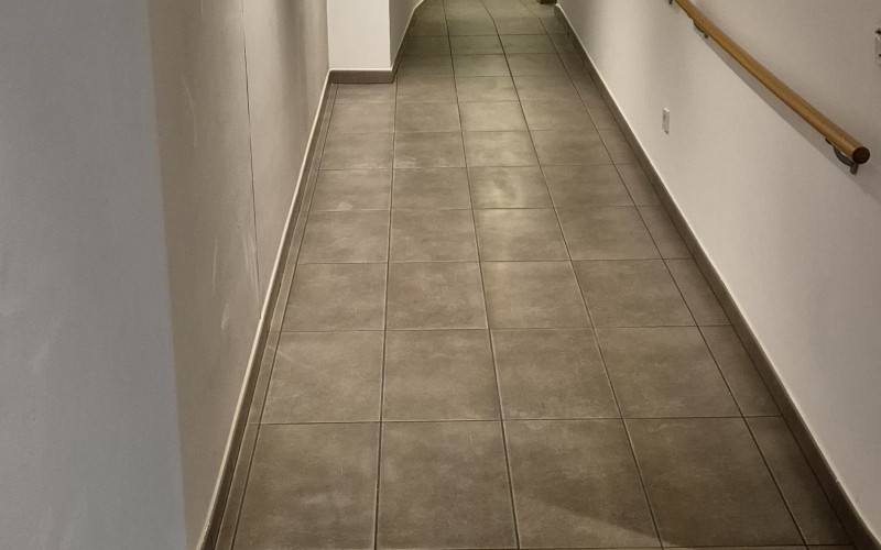 FLOOR CLEANING IN RESIDENTIAL LOCATIONS 
